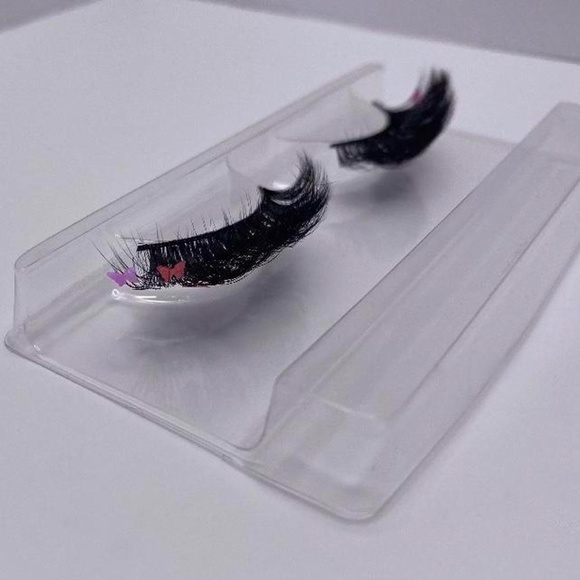 Strip Lashes - Picture 2 of 3